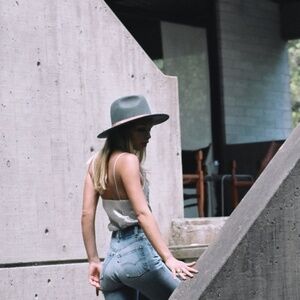 NWOT Lack Of Color Grey The Mack Fedora Leather Band Trim Boho Hat in Size S/56